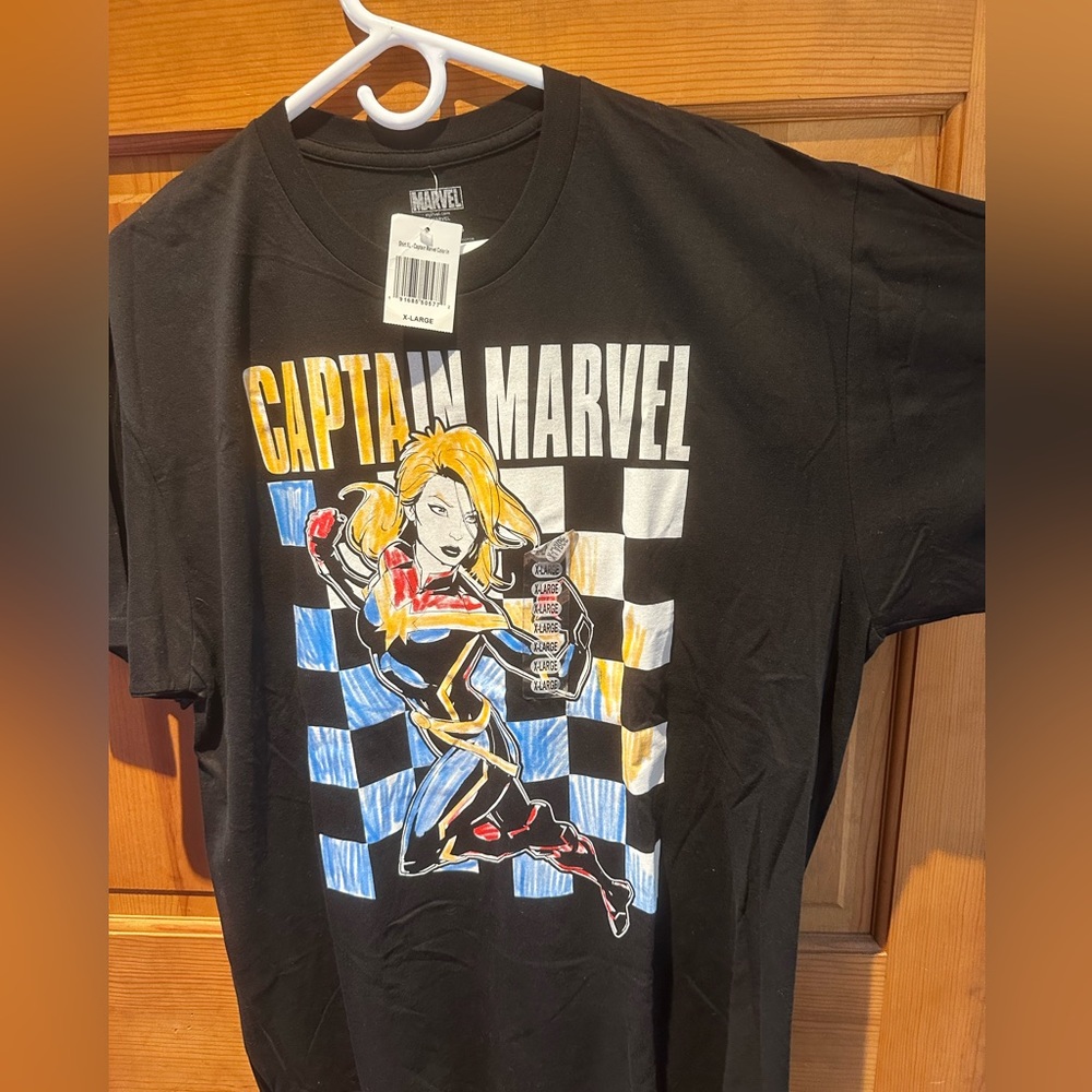 Captain Marvel XL Tee